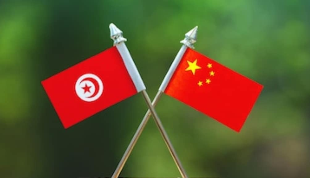 أعلام تونس والصين