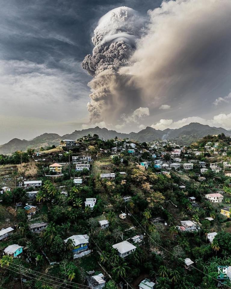 إنفجار بركان "لا سوفريير"